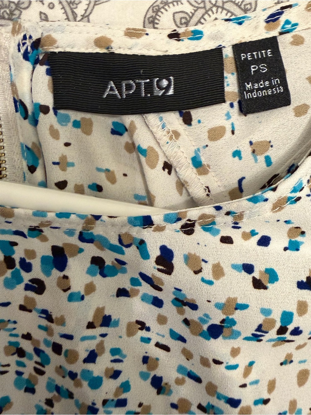 Apt 9. White Sleeveless Printed Tank Top with Blue & Teal Speckle petite small - Picture 4 of 5